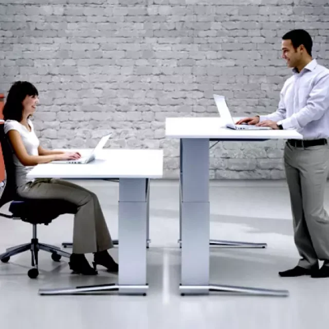 Leuwico iMove-C Design Steh-Sitz-Schreibtisch - ergonomischer höhenverstellbarer Schreibtisch